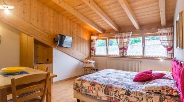 Mansarda Loft 1: zona notte con soffitto in legno