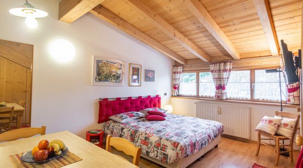 Mansarda Loft 2: zona notte con soffitto in legno